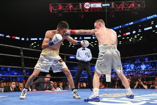 Carl Frampton venció a Leo Santa Cruz por decisión mayoritaria y le arrebató el título pluma AMB.