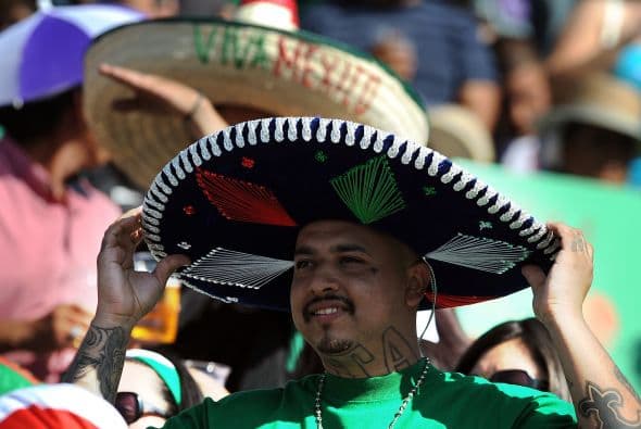 Por supuesto que no podían faltar los típicos sombreros charros.