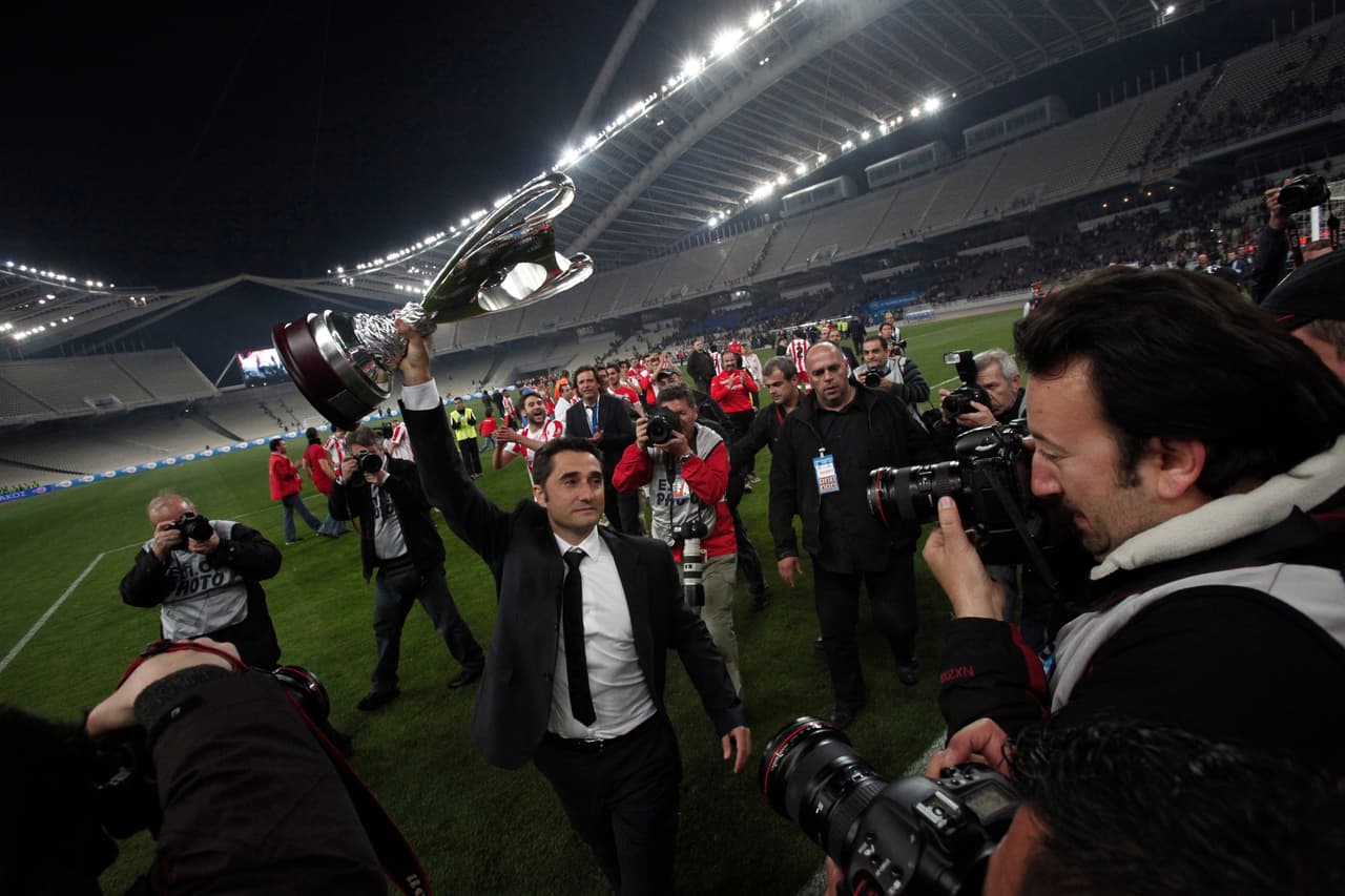 Y lo consiguió. Fueron dos temporadas al frente del gigante griego en las que ganó 2 Superligas y una Copa, completando 5 títulos al frente del equipo de El Pireo.