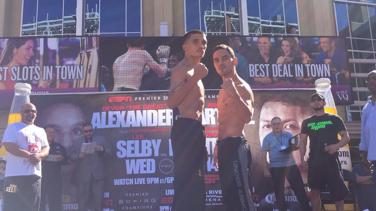 Fernando "Kochulito" Montiel y Lee Selby en peso