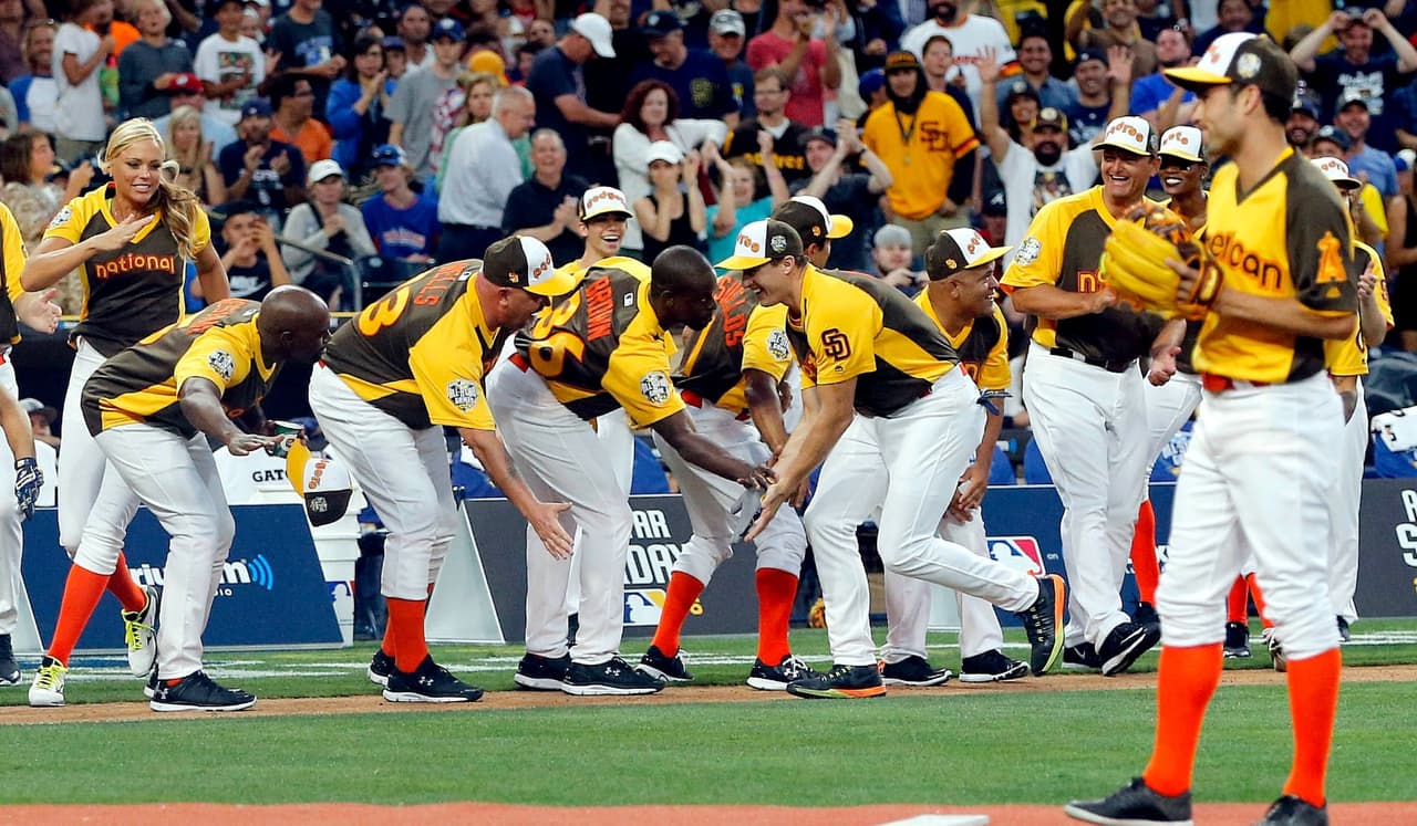 Landon Donovan, Drew Brees y más estrellas en Juego de Softbol de Celebridades