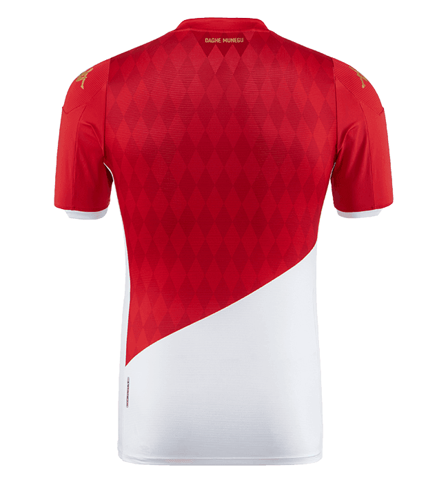 Como a final de los años 90's e inicio de milenio, con Thierry Henry, David Trezeguet, Ludovic Giuly, entre otros, el A.S. Mónaco volverá a vestir con prendas confeccionadas por la marca italiana Kappa. La playera cuenta con unos rombos en un rojo más oscuro y detalles dorados que le dan mucha elegancia a una prenda nostálgica para pasar la página de una temporada complicada en la que lucharon por la permanencia.