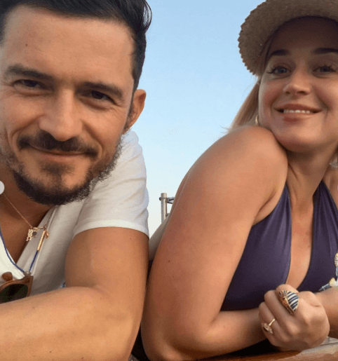 En estas vacaciones se les ha visto en la playa haciendo yoga y descansando.