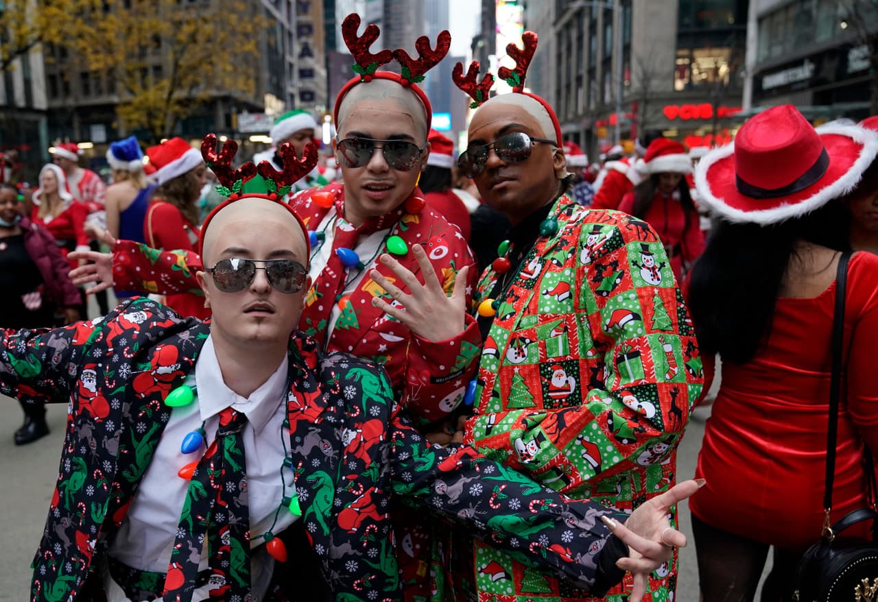 En el sitio web oficial del evento, se enumeran pautas como "no te emborraches en público", "lleva regalos" y "Santa no se mete con la seguridad".