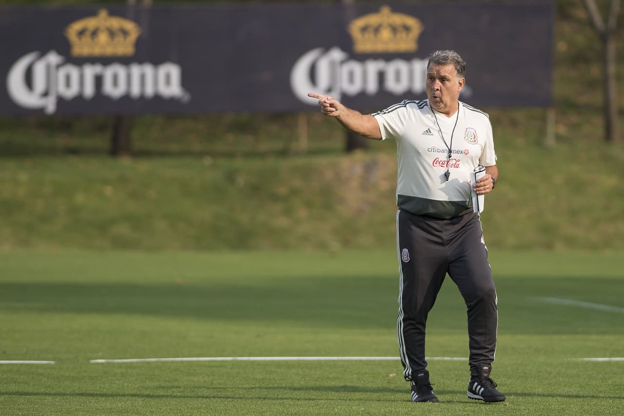 Detallista, enérgico, atento y muy dinámico se notó al argentino Gerardo Martino en su primer entrenamiento como director técnico de México en el Centro de Alto Rendimiento en la Ciudad de Mexico.