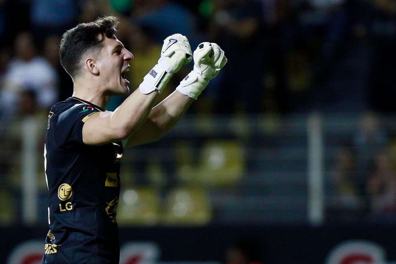 A los 64 minutos Dorados marcaba distancias con el 2-0, gracias al gol del delantero argentino Fabián Bodagaray para hacer que la tribuna estallara en júbilo.