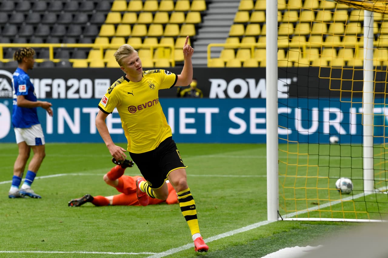 Erling Haaland, del Borussia Dortmund, hizo historia por ser el primer jugador en marcar un gol luego de la pausa deportiva a causa del COVID-19. El Schalke 04 fue la víctima del noruego.