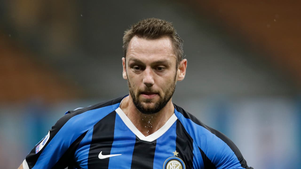 El mejor central de la temporada fue el central del Inter, Stefan De Vrij.