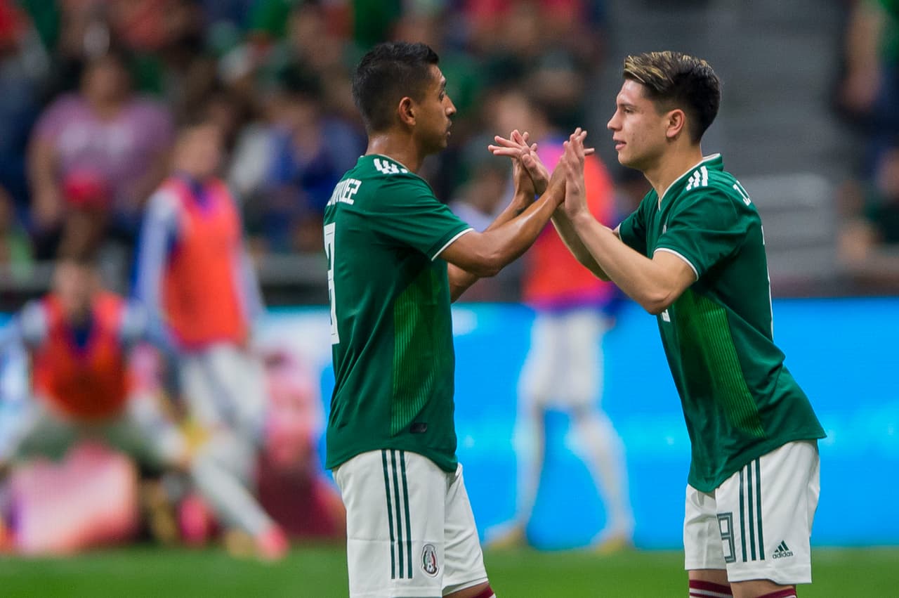 En el pasado juego del Tri ante Bosnia, el jugador hizo su debut oficial con la seleccion mayor de México. Algunos minutos para asegurar su futuro al lado de la playera verde.