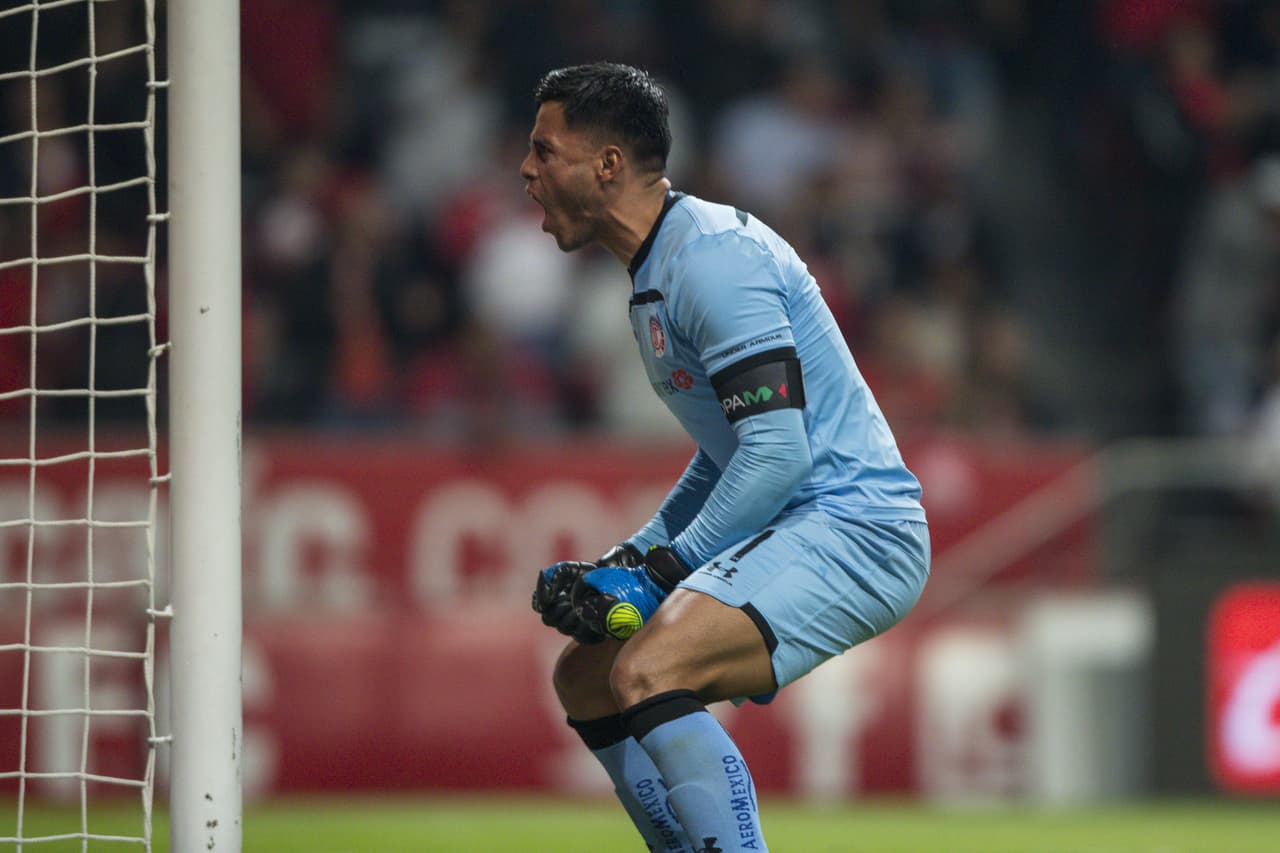 Talavera grita, con su afición, el segundo gol del Toluca, es de Michael Estrada y le da tranquilidad al equipo.