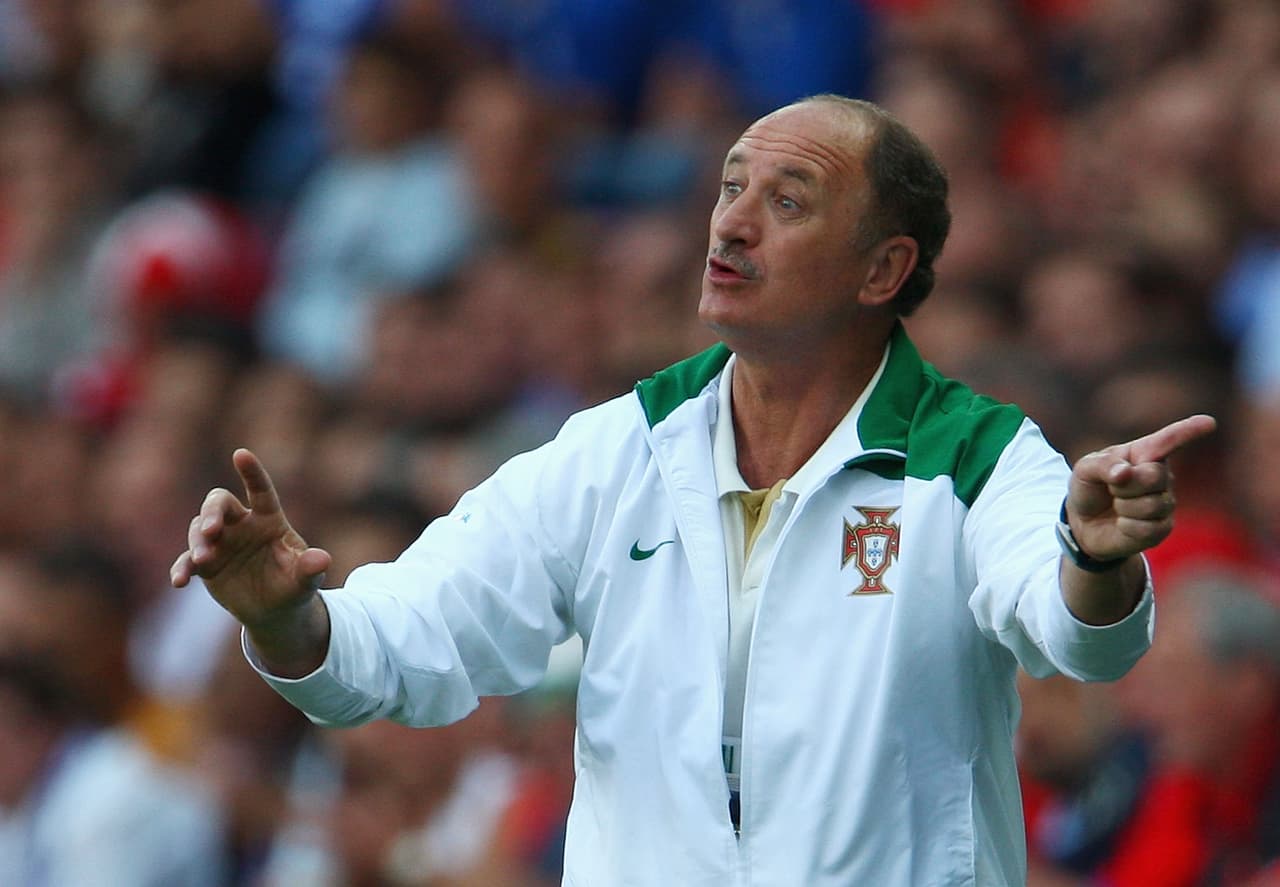 El brasileño Luiz Felipe Scolari fue consultado cuando era técnico de Portugal para dirigir a México, que vivía un mal momento tras la salida de Hugo Sánchez en 2008. El veterano rechazó la oferta por estar con la selección lusa.
