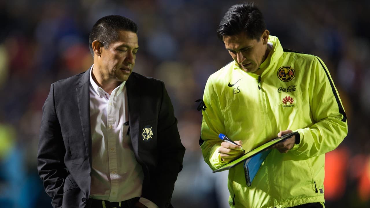 Edgar Solano (der.) con Ignacio Ambriz durante su etapa en América.