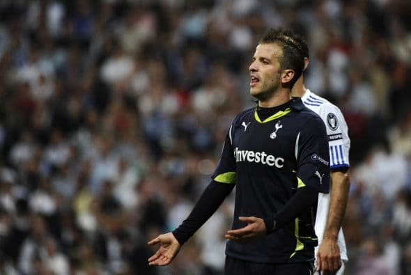 El holandés Rafael van der Vaart lucía más que impotente, pues buscaba revancha por su pasado madridista y su salida del club por la puerta de atrás.