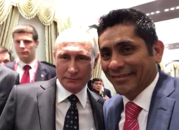 La histórica selfie de Jorge Campos con Putin en Rusia