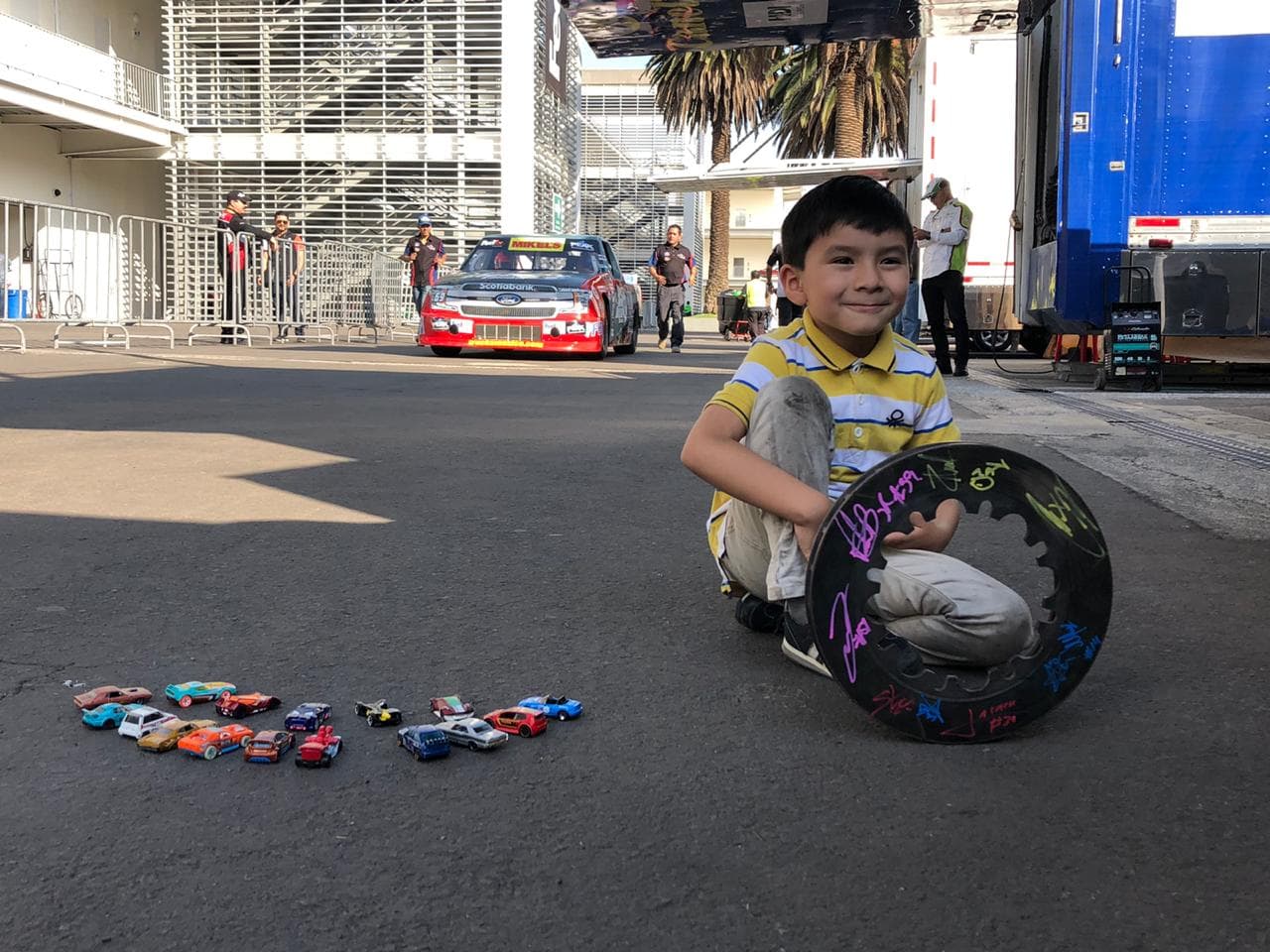 Con mucha pasión y un gran ambiente, así se vive el cierre de Nascar Challenge en México.