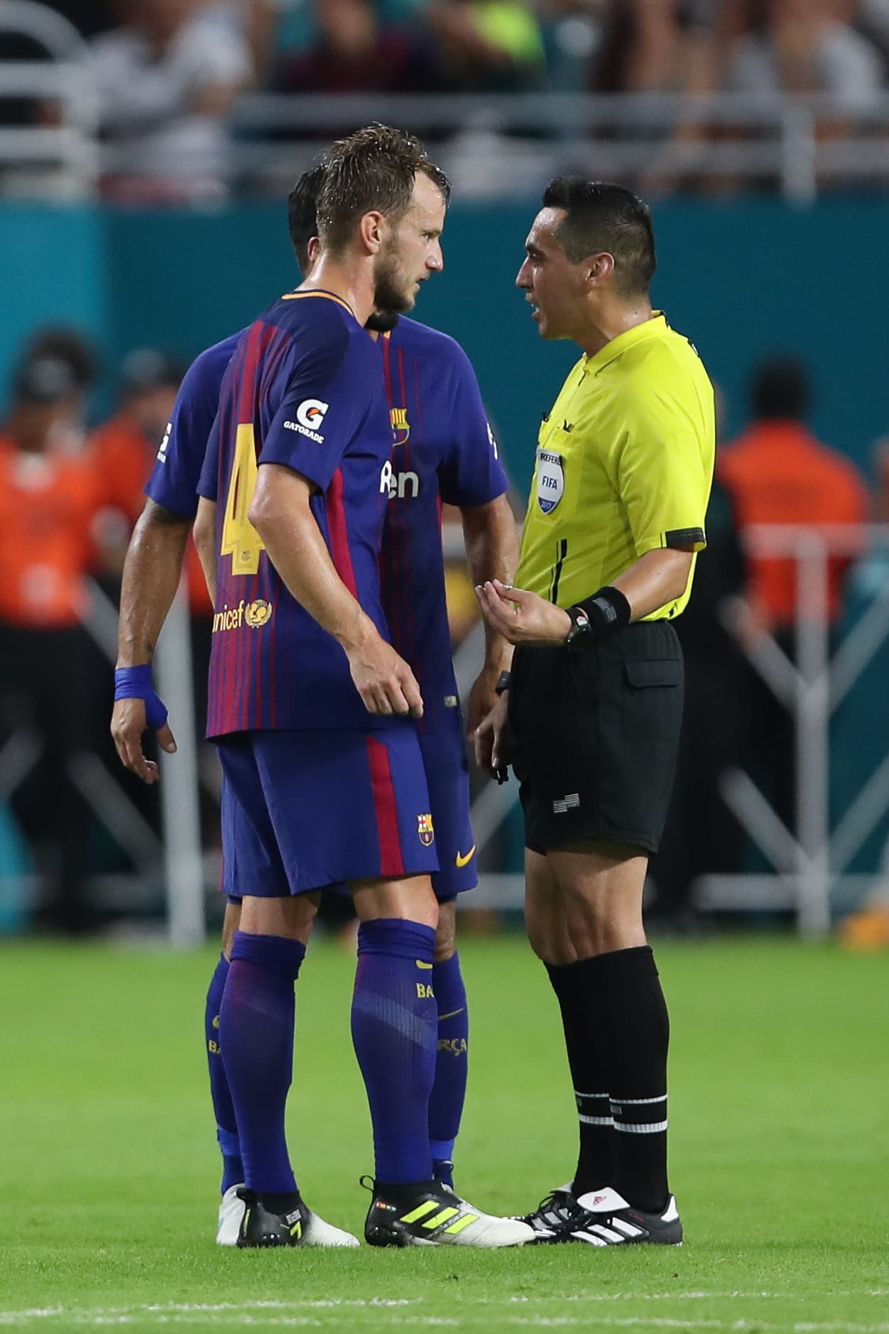 MIAMI GARDENS, FL - JULY 29: Ivan Rakitic of FC Barcelona has a disagreement with Referee Jair Marrufo during the International Champions Cup 2017 match between Real Madrid and FC Barcelona at Hard Rock Stadium on July 29, 2017 in Miami Gardens, Florida. (Photo by Robbie Jay Barratt - AMA/Getty Images)