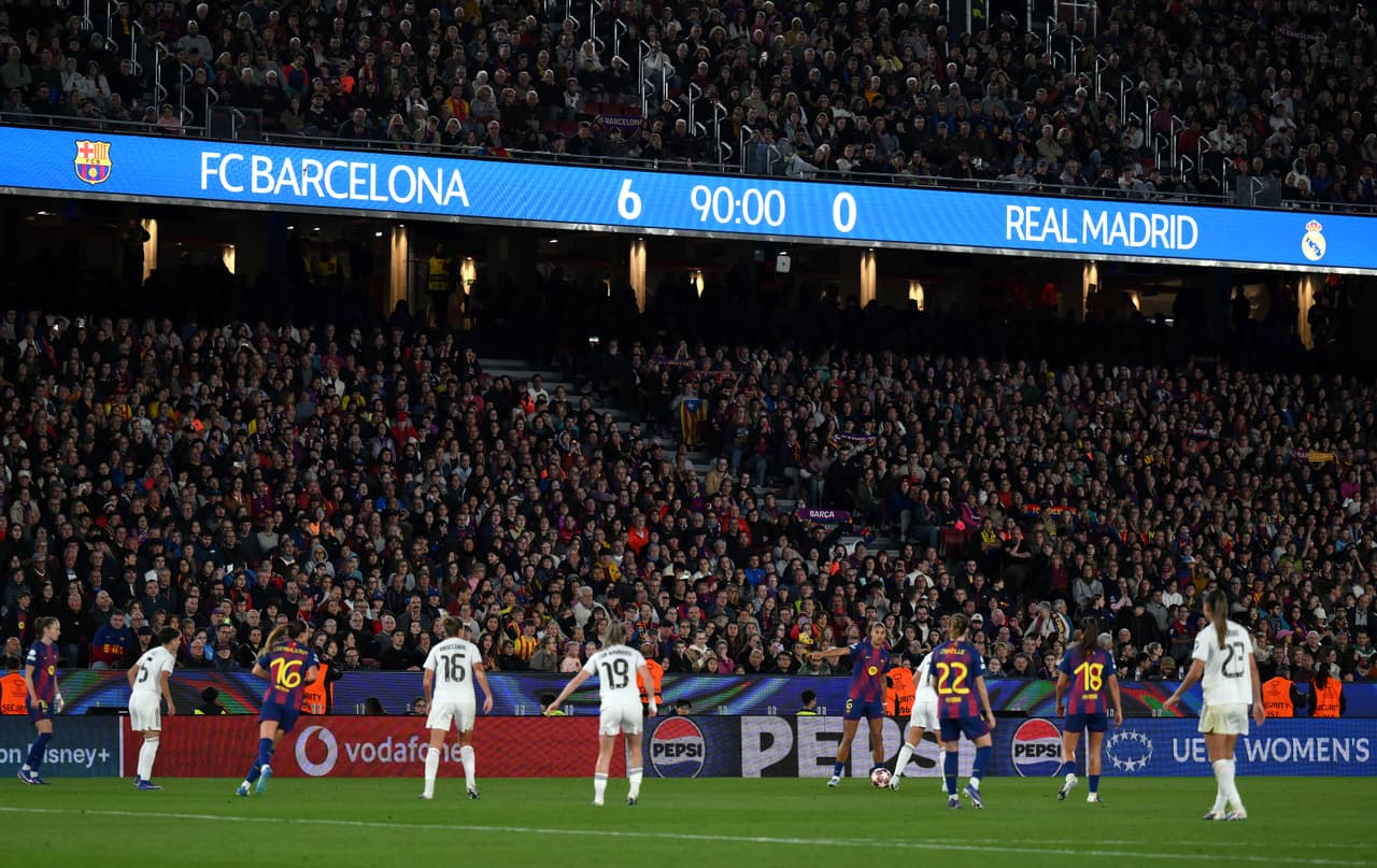 Barcelona Femenil elimina al Real Madrid de la UWCL tras goliza
