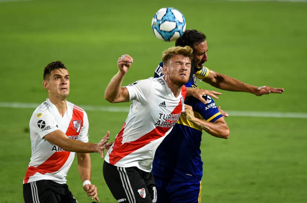 Con goles de Ramón Ábila y Sebastián Villa para Boca y gole de Federico Girotti y Rafael Santos Borré para River, el clásico argentino termina 2-2 en la Copa Diego Armando Maradona.