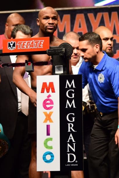 Para esta pelea Maywetaher pesó 146 libras. Su pecho expandido mide 39 1/2", sus biceps 12 1/2" y su puño 8"