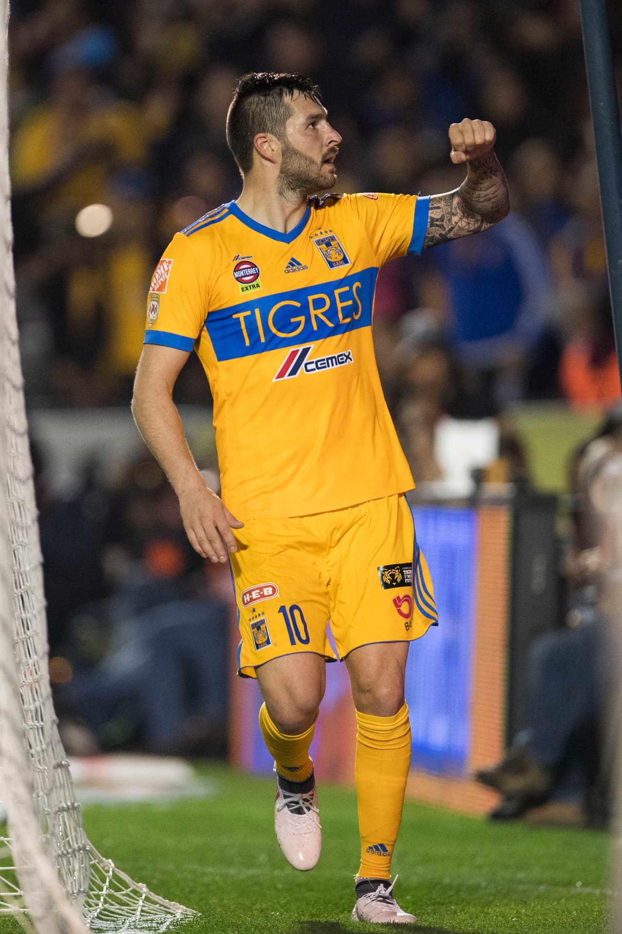 Tras un centro de Jorge Torres Nilo, el francés desvió el balón lo suficiente para que este se incrustara pegado al poste derecho. Golazo y tremenda definición.