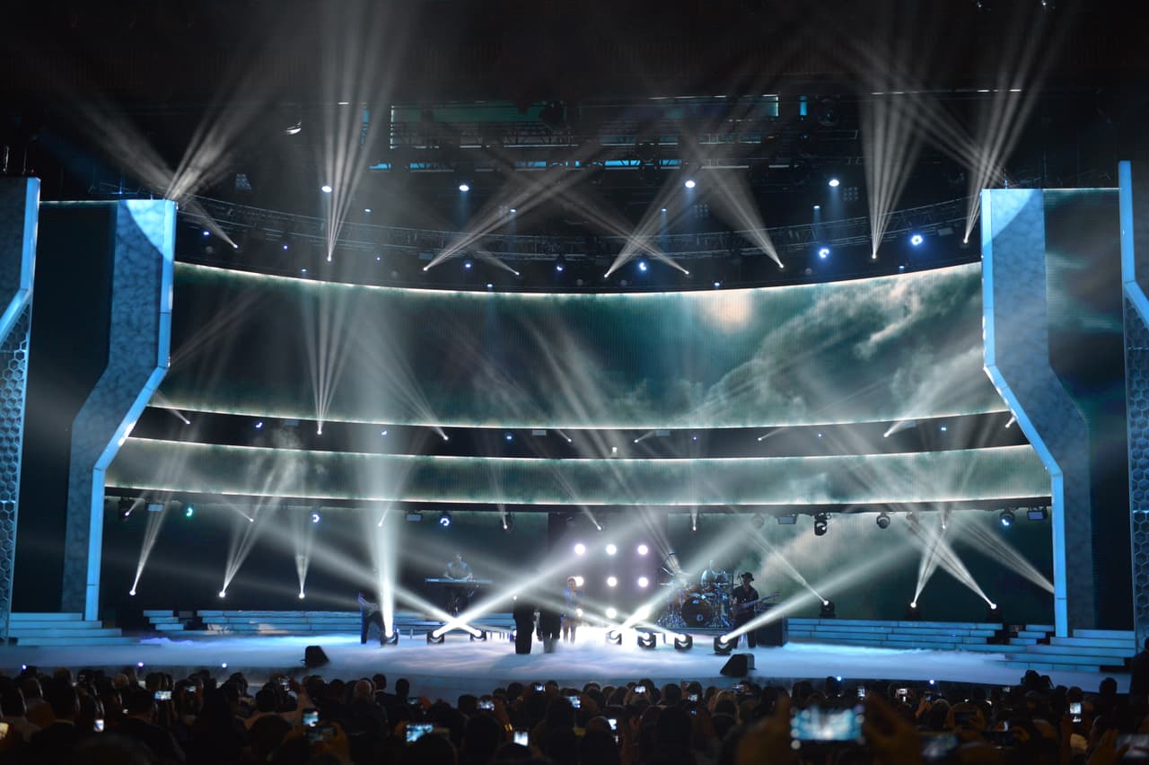 Noel Torres interpretó en la Ceremonia del Balón de Oro el tema 'Por haber sido mia'.