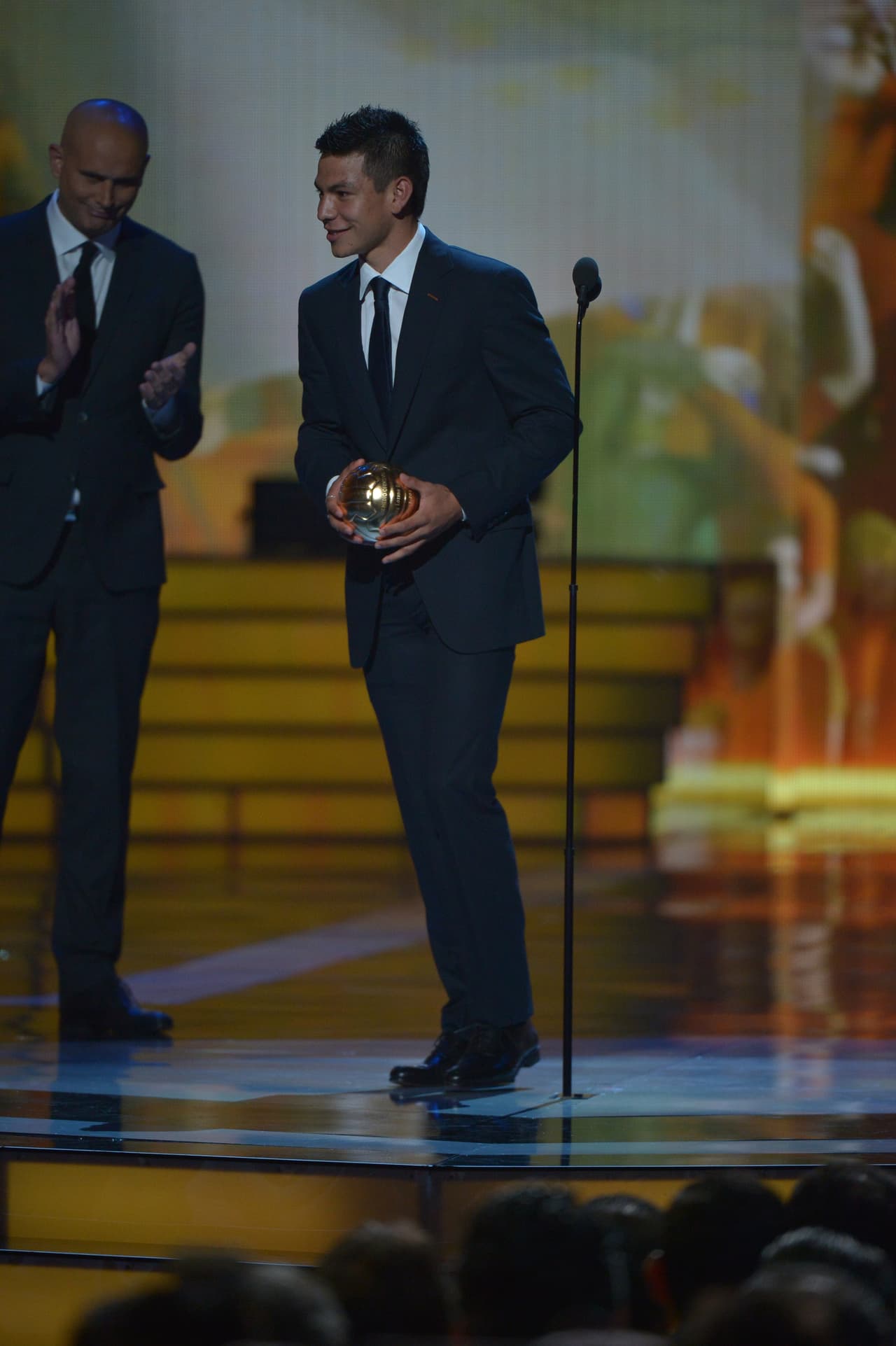 Hirving Lozano fue galardonado como el mejor medio ofensivo de la Liga Mx.