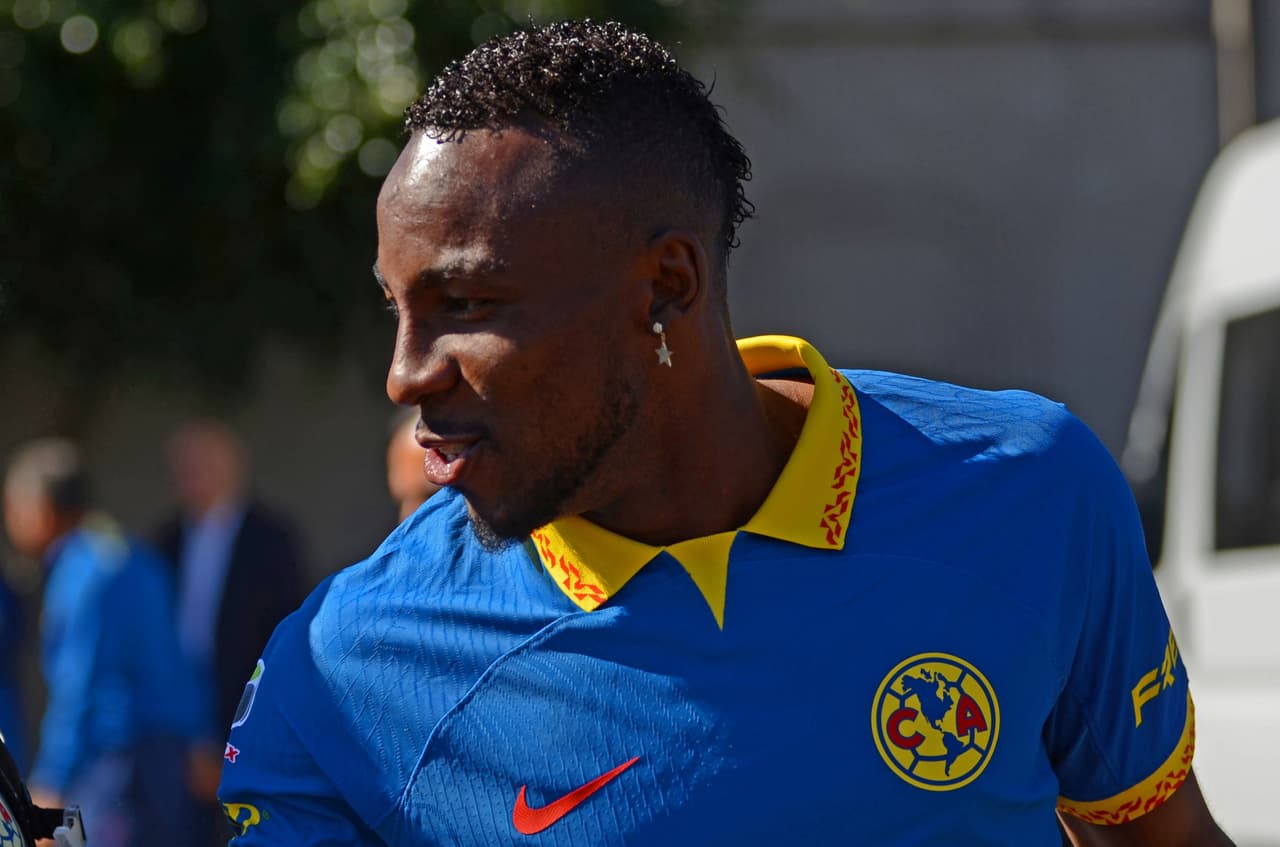 Julián Quiñones aún no es opción para ser llamado al Tri