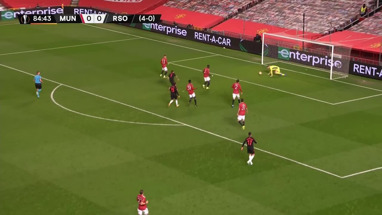 ¡TIRO ATAJADO! disparo por Martín Merquelanz.