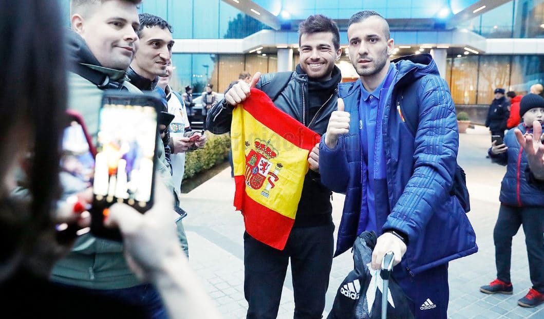 Miles de fanáticos del Krasnodar, así como cientos del Valencia, se pusieron cita este jueves para vivir la definición de la serie de Octavos de Final de la Europa League entre sus equipos. Unos con el deseo de darle vuelta al global y otros esperando poder mantener la diferencia.