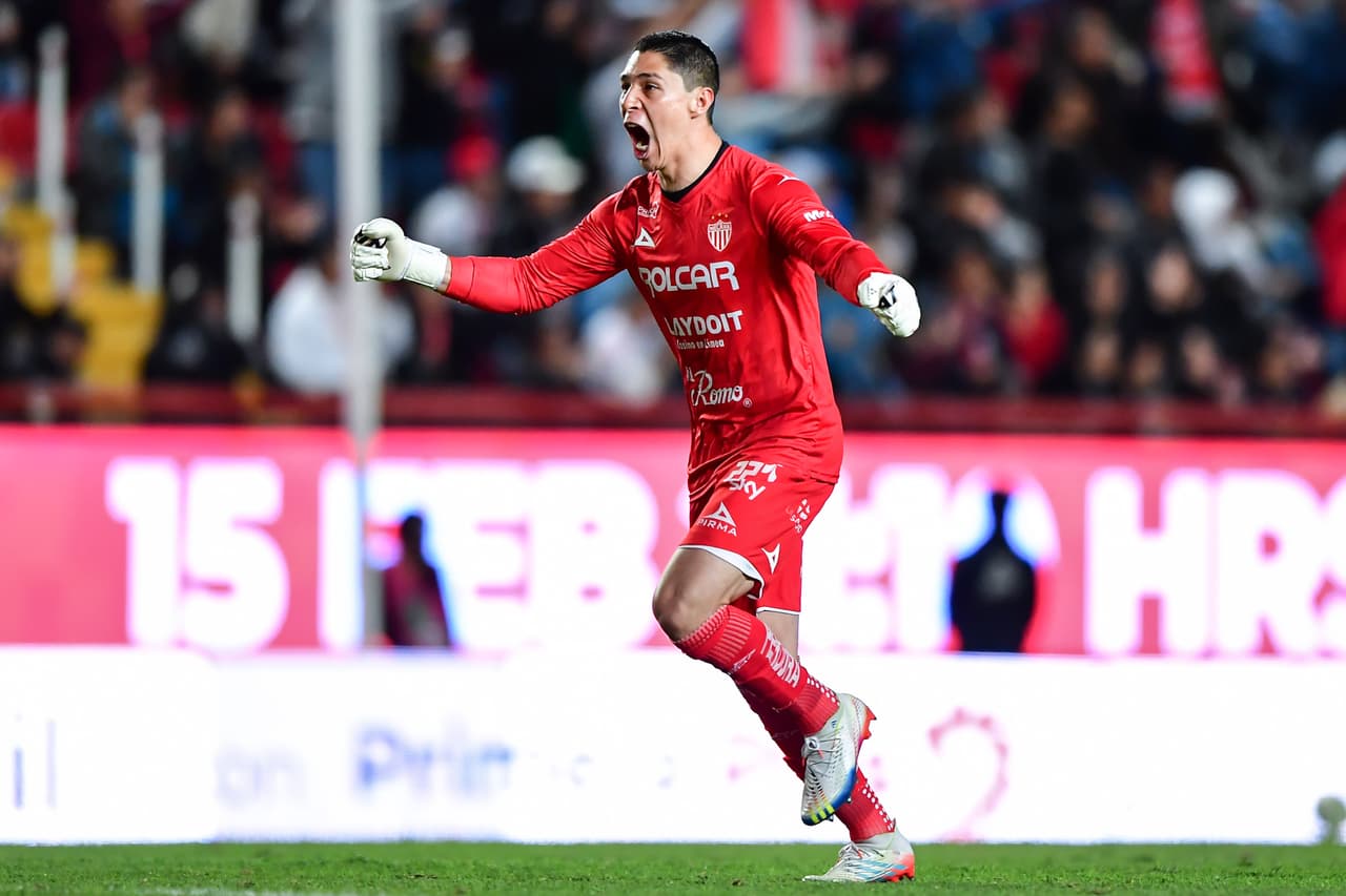 Así celebró el arquero Hugo González.