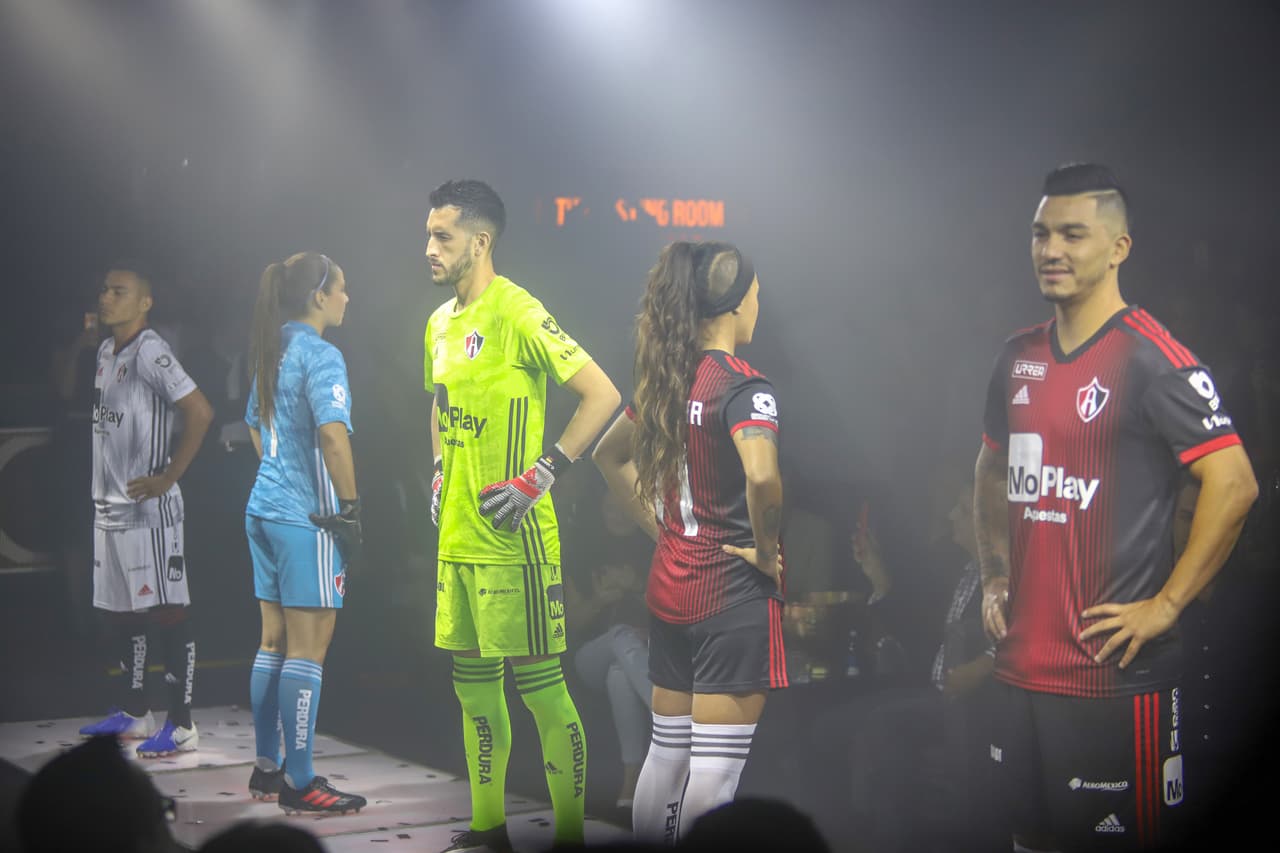 En la noche del jueves, Atlas hizo la presentación de sus nuevas armaduras para la temporada 2019/20 de la Liga MX. A pesar de las críticas por la playera titular y su nuevo diseño, en el equipo esperan que a la afición le guste cada vez más con la llegada de los buenos resultados deportivos.