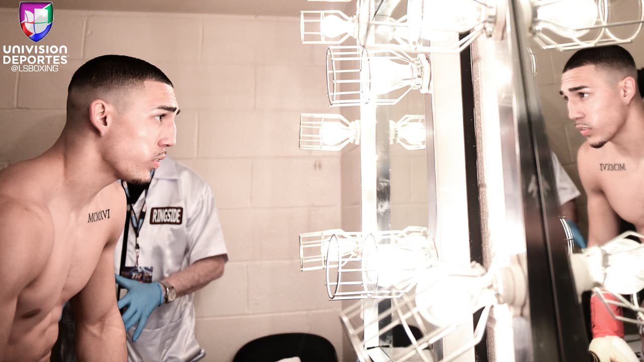 Teofimo López bien podría haberse llevado desde ya el premio al nocaut del año, luego de noquear en 44 segundos a Mason Menard.