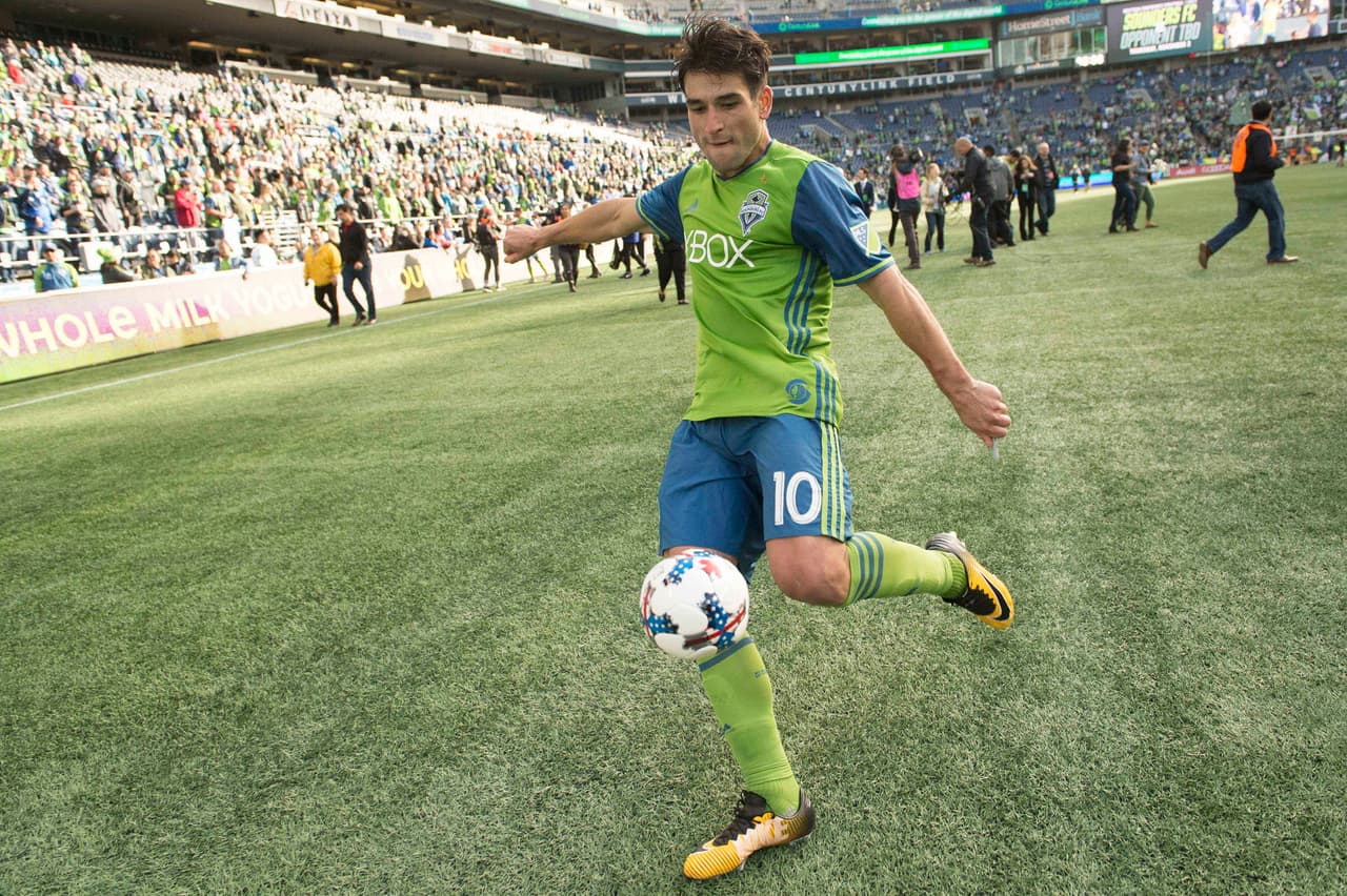 ¿Volvió el Nicolás Lodeiro que puso patas arriba la segunda parte de la MLS 2016? Eso parece. El uruguayo levanta el nivel y mete al campeón de la MLS en los Playoffs. (USA Today Images)