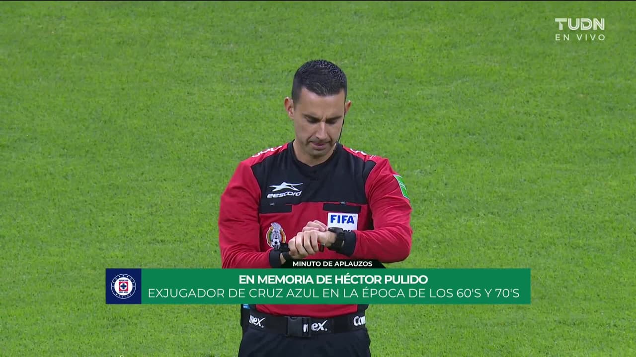 Arranca el partido y la pelota está en juego.