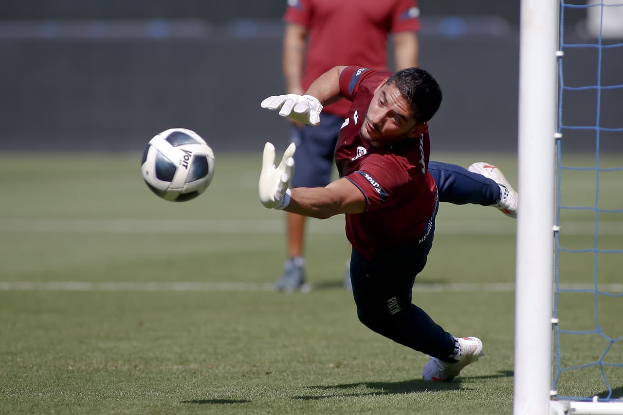Cruz Azul recuperará a "Chuy" Corona y el Quick hasta octubre