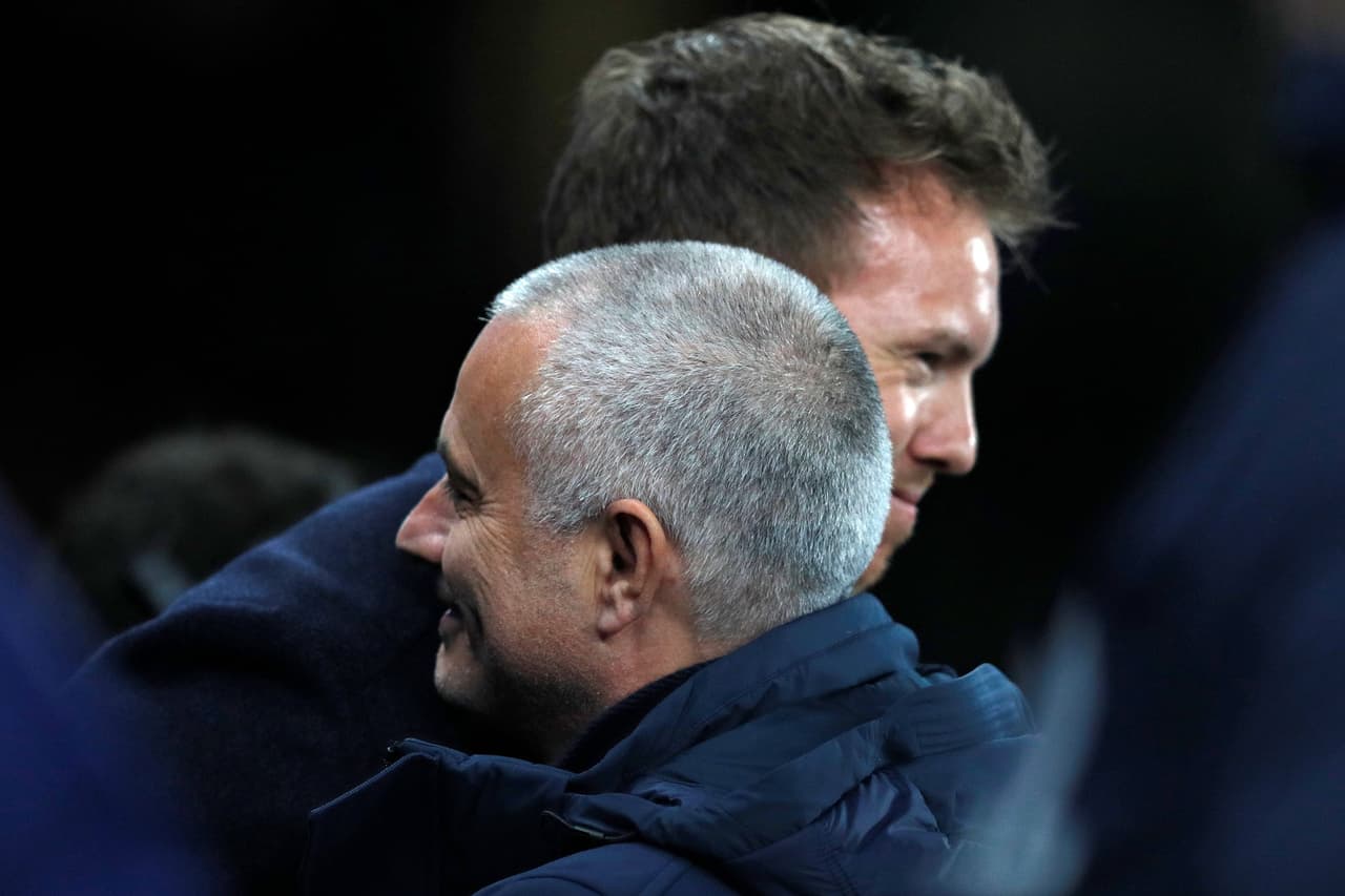 José Mourinho saludó con gusto a Julian Nagelsmann e incluso se le veía sonriente.