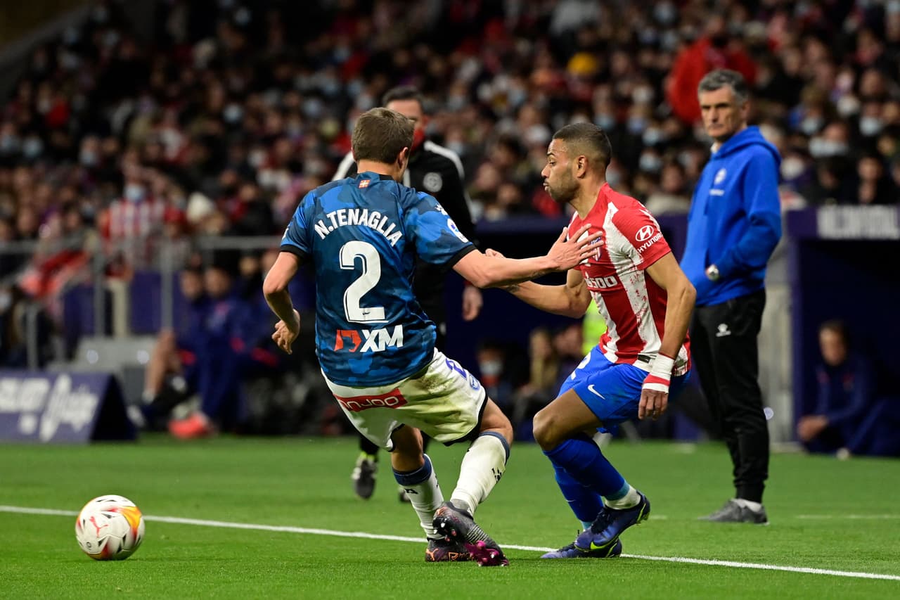 El Atlético de Madrid goleó al Alavés con sendos dobletes de Joao Félix y Luis Suárez.