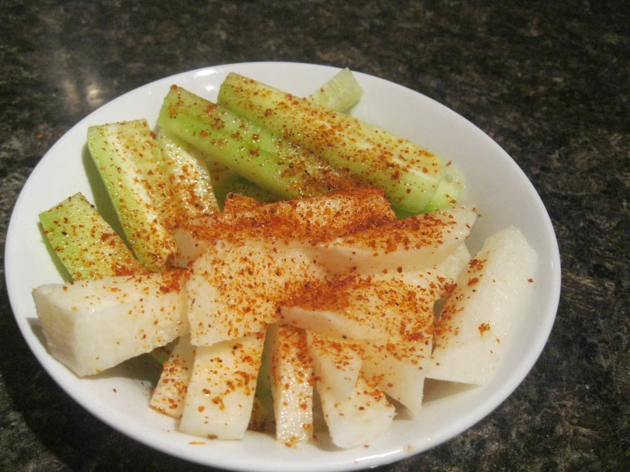 Para los más saludables se pueden preparar platones con Jicama y pepinos con chile piquín y unas gotas de limón, sin duda delicioso y fresco.