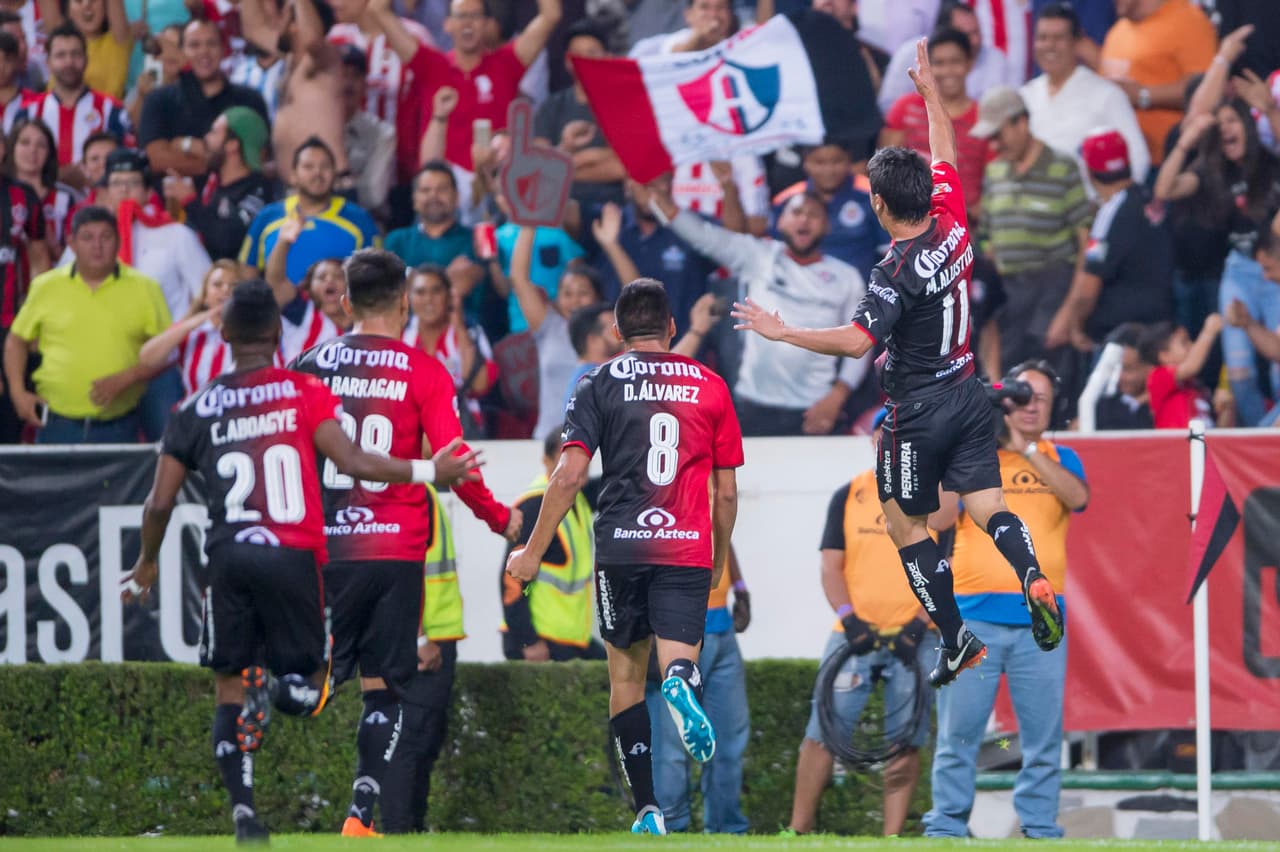 Al minuto 30 por la vía penal, Matías Alustiza marcó el que sería el únigo gol del encuentro.