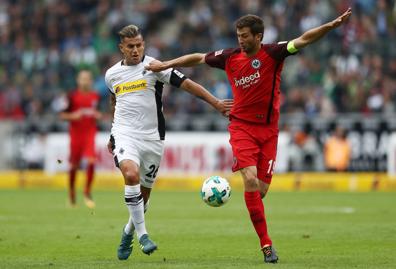 Salcedo debuta en la Bundesliga con triunfo del Frankfurt