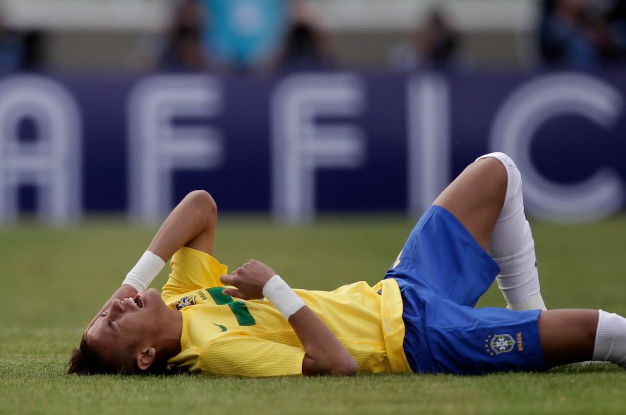 Neymar sufrió una lesión ante Nigeria, por lo que estará cuatro semanas de baja.