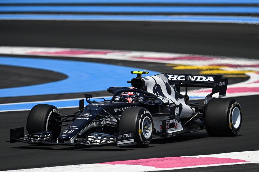 Los tres pilotos más rápidos de las segundas prácticas libres del Gran Premio de Francia fueron Max Verstappen (1:32.872), Valtieri Bottas (1:32.880) y Lewis Hamilton (1:33.125)