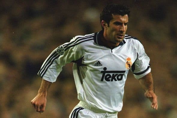 En sexto lugar tenemos al portugués Luis Figo, quien dejó el Barcelona para jugar con el Real Madrid por 60 millones de euros.