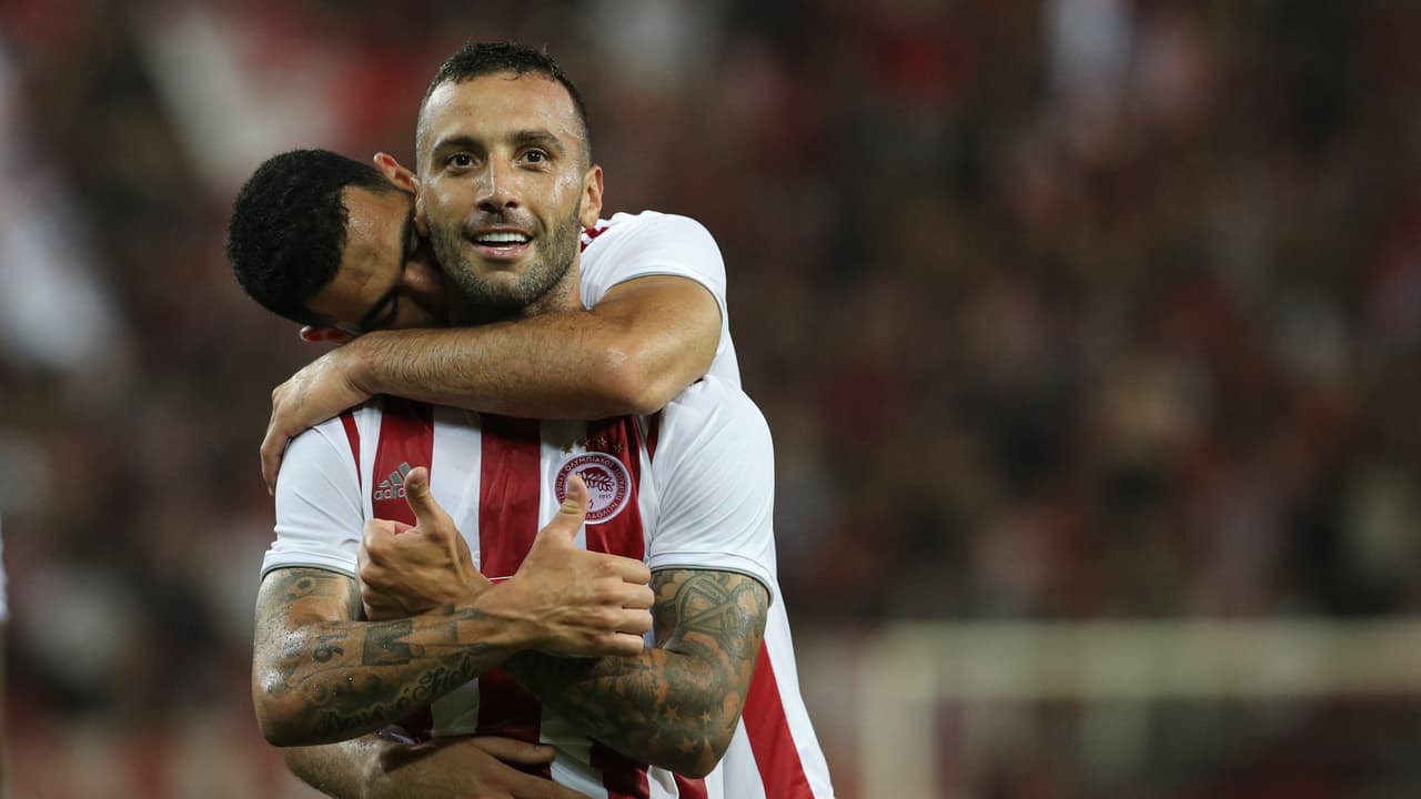 <b>Guilherme y Yassine Meriah</b>
<br>Los jugadores del Olympiakos celebraron su tercer gol ante Viktoria Pizen de esta forma.