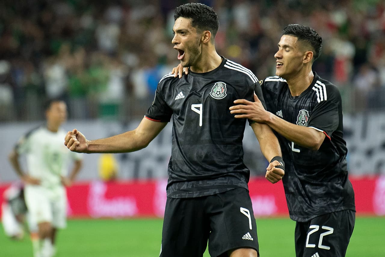 El delantero del Wolverhampton Raúl Jiménez anotó el 1-0 para México al minuto 44', su cuarto gol en la Copa Oro 2019.