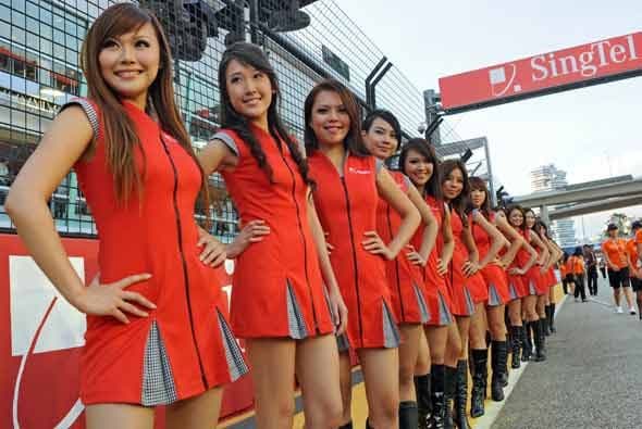 El Gran Premio de Singapur arrancó con un toque de la belleza asiática.