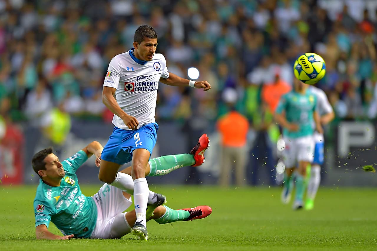 La situación de Joao Rojas parece definitiva: no seguiría en Cruz Azul. Santos Laguna y Pumas lo estarían buscando para reforzarse.