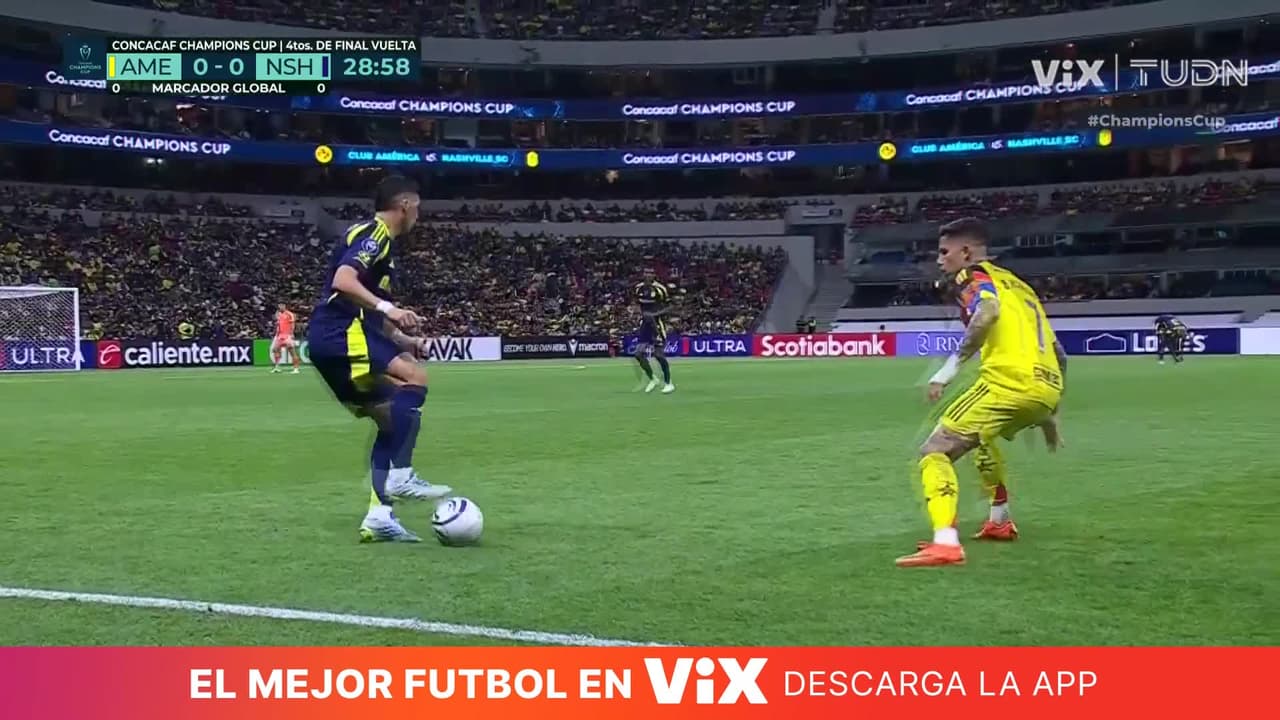 ¡Primer aviso de Nashville! Disparo por izquierda que Cota retiene bien en el fondo