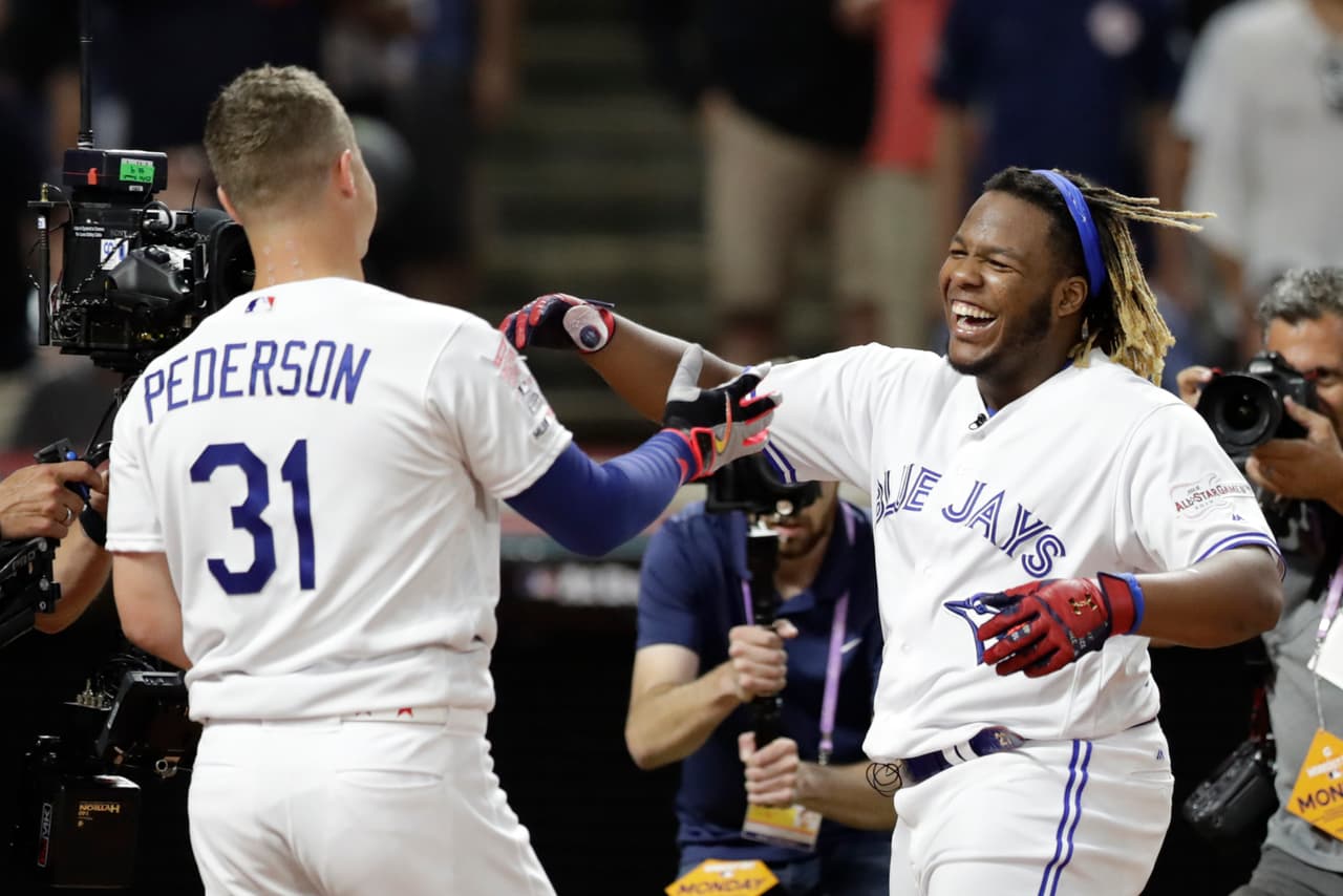 Al final se dio un fuerte abrazo entre Vladimir Guerrero Jr. y Joc Pederson porque brindaron un espectáculo inédito, impresionante. Uno de los mejores episodios en la historia del Home Run Derby, de ese tamaño.