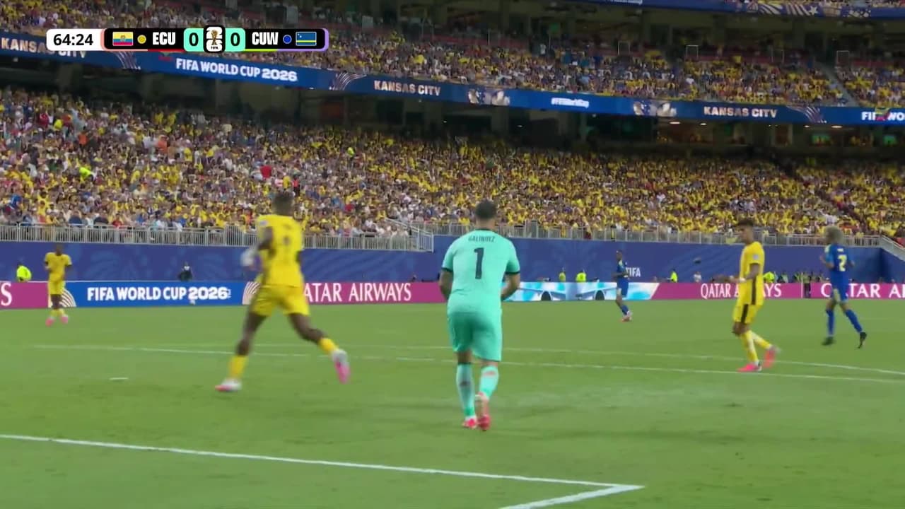 ¡TIRO ATAJADO! disparo por Enner Valencia.